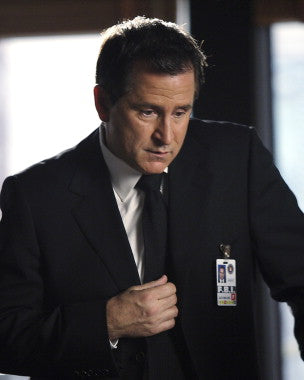 Cover of Without a Trace featuring Anthony LaPaglia in a dramatic pose.