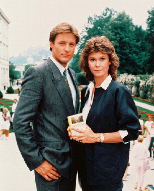 Kate Jackson as Mrs. King in a spy scene from Scarecrow and Mrs. King