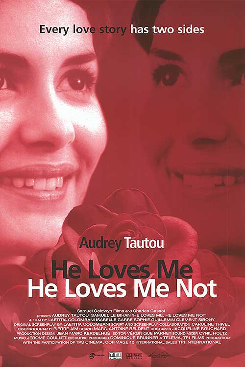Close-up of the 'He Loves Me, He Loves Me Not' game set in elegant packaging, perfect for romantic gifts