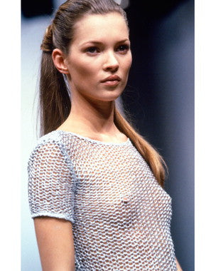 A stunning model showcasing Kate Moss style inspiration for women in a chic outfit.