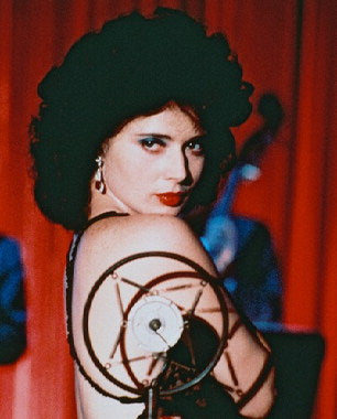 Blue Velvet Blu-ray cover with Isabella Rossellini poster art