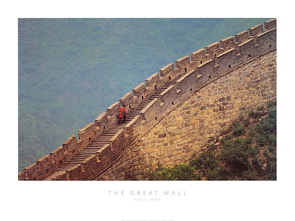 A breathtaking view of the Great Wall of China at sunrise, perfect for family hiking trips.