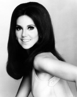 Close-up of Marlo Thomas autographed photo, perfect for collectors