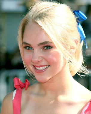 AnnaSophia Robb on the red carpet showcasing her fashion style